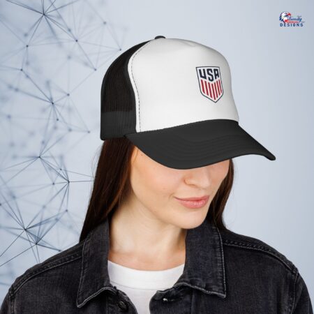 USA Shield Trucker Cap — Embroidered Patriotic Mesh for Football supporter